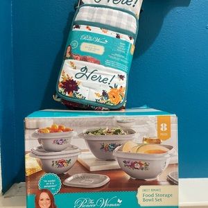 The Pioneer Woman 8-Piece Food Storage Set  & Apron